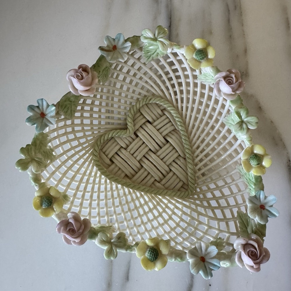 BELLEEK ROSE OF TRALEE WOVEN PORCELAIN HEART BASKET